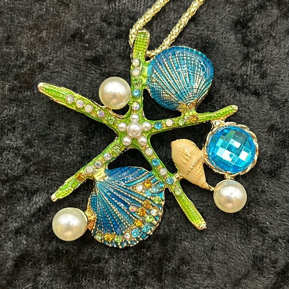 Betsey Johnson Starfish Pendant Necklace - Picture 1 of 4
